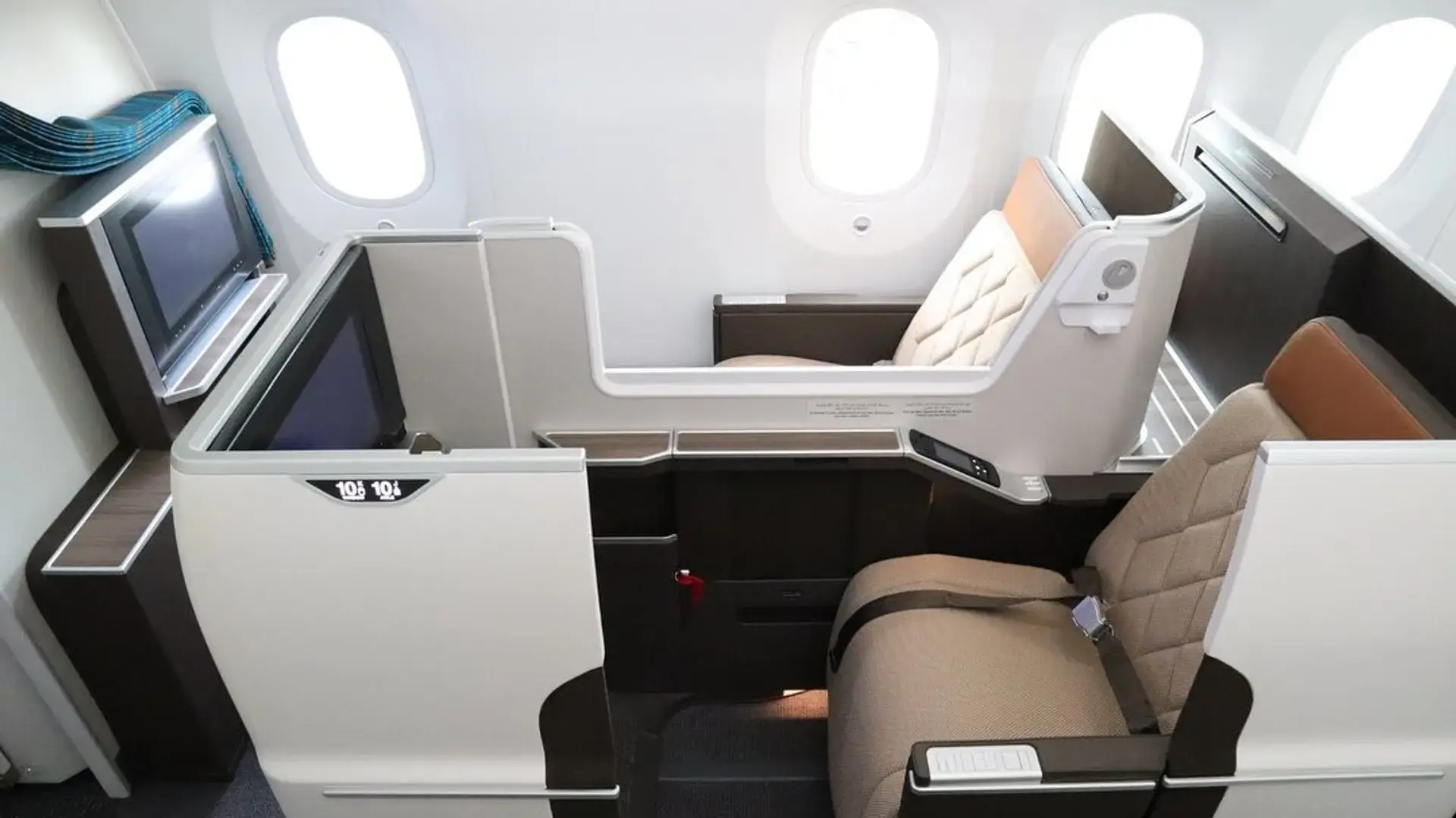 Oman Air business class suite