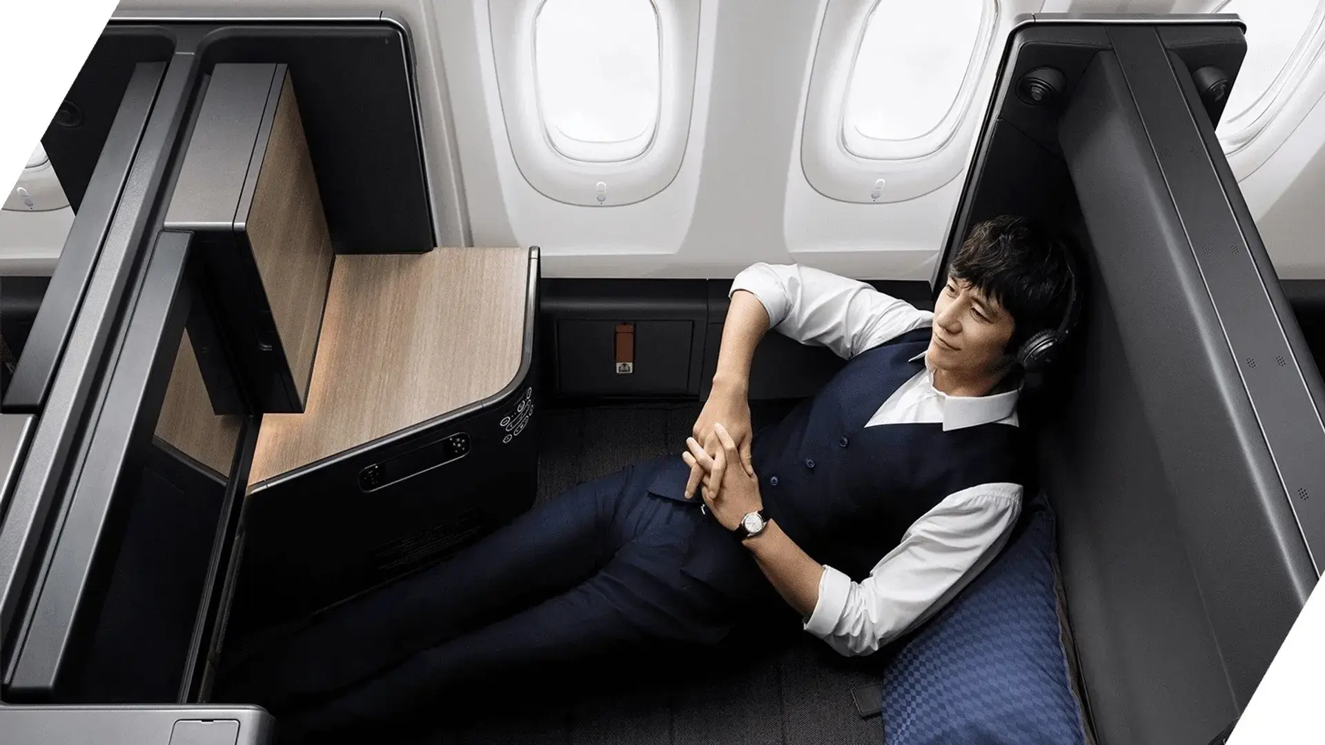 a man lying in the ANA business class seat