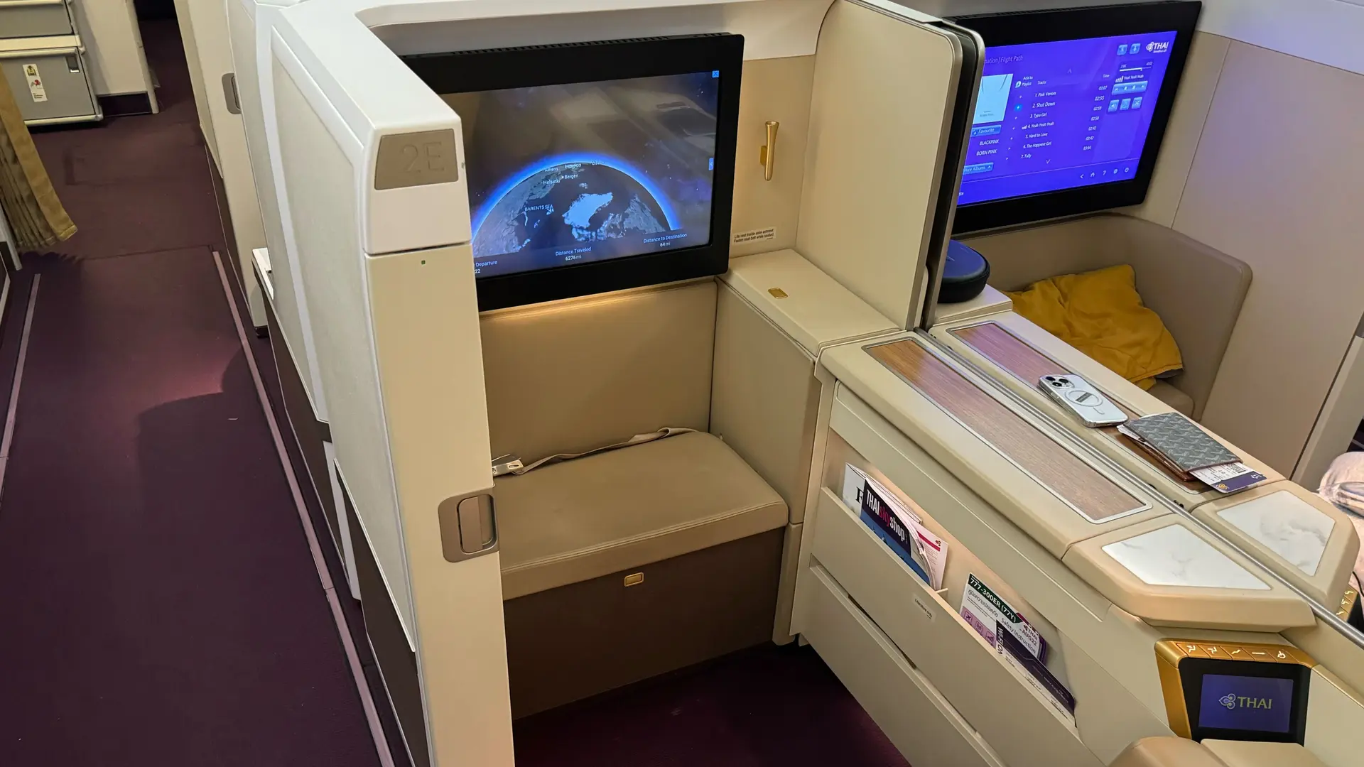 Airline review Cabin & Seat - Thai Airways - 1