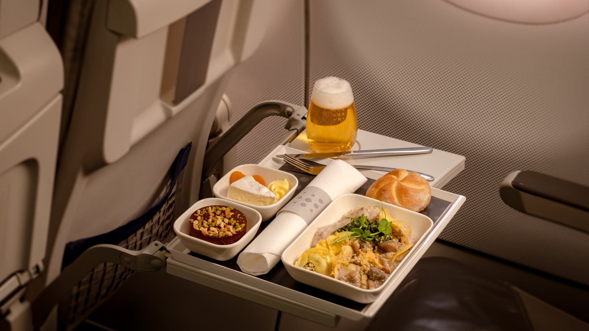 Airlines News - Brussels Airlines - new menus & Neuhaus chocolate returns