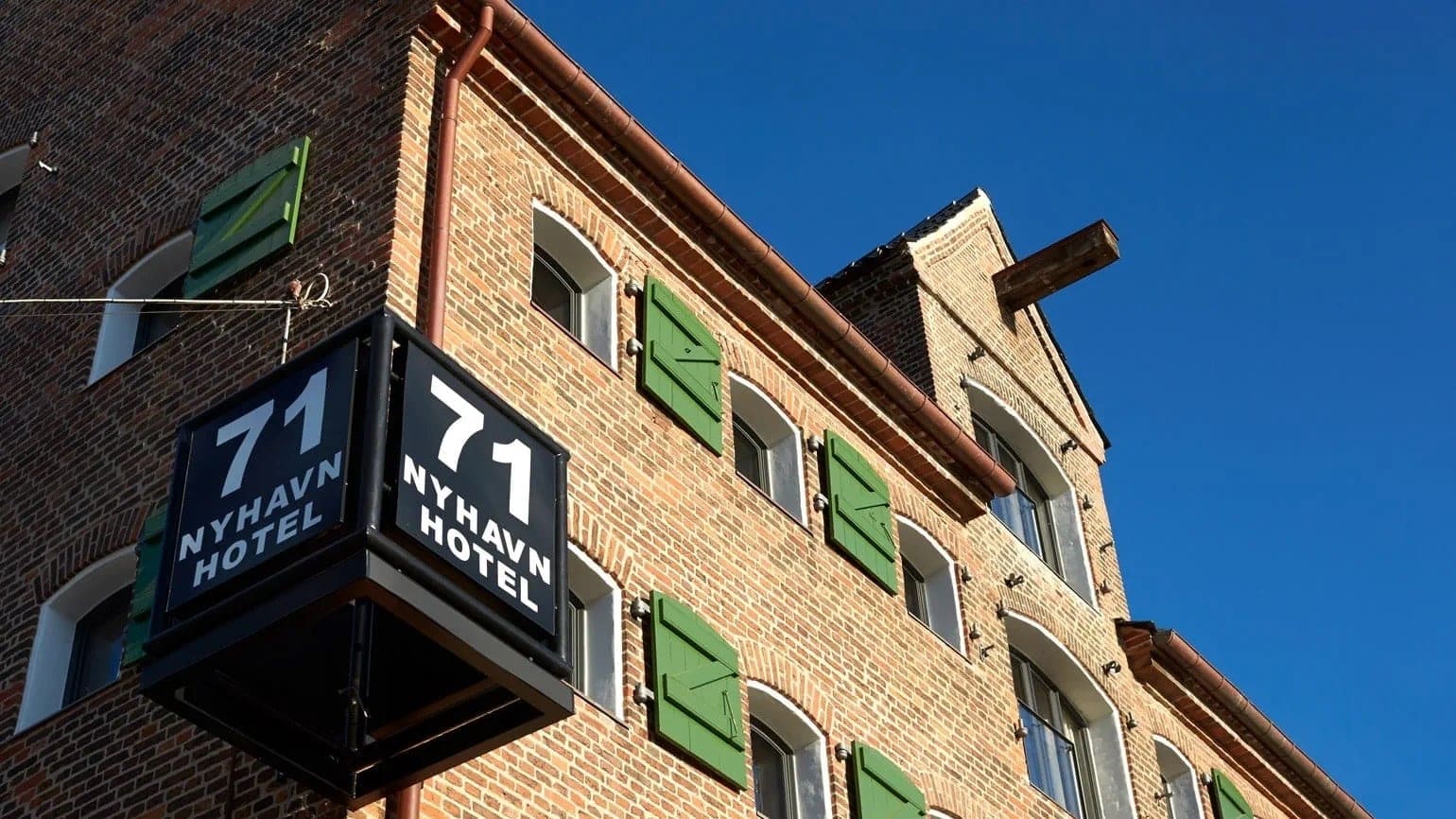 Exterior of 71 Nyhaven hotel