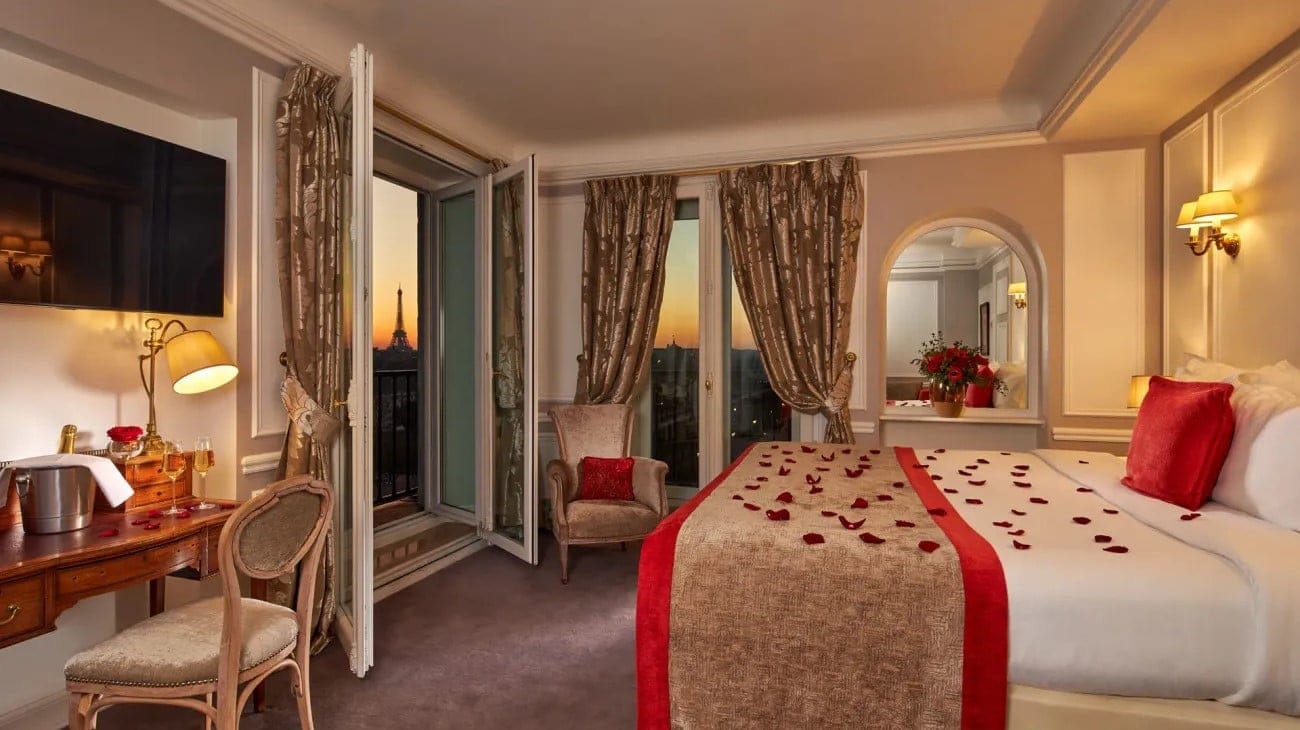 Room at hotel regina louvre paris