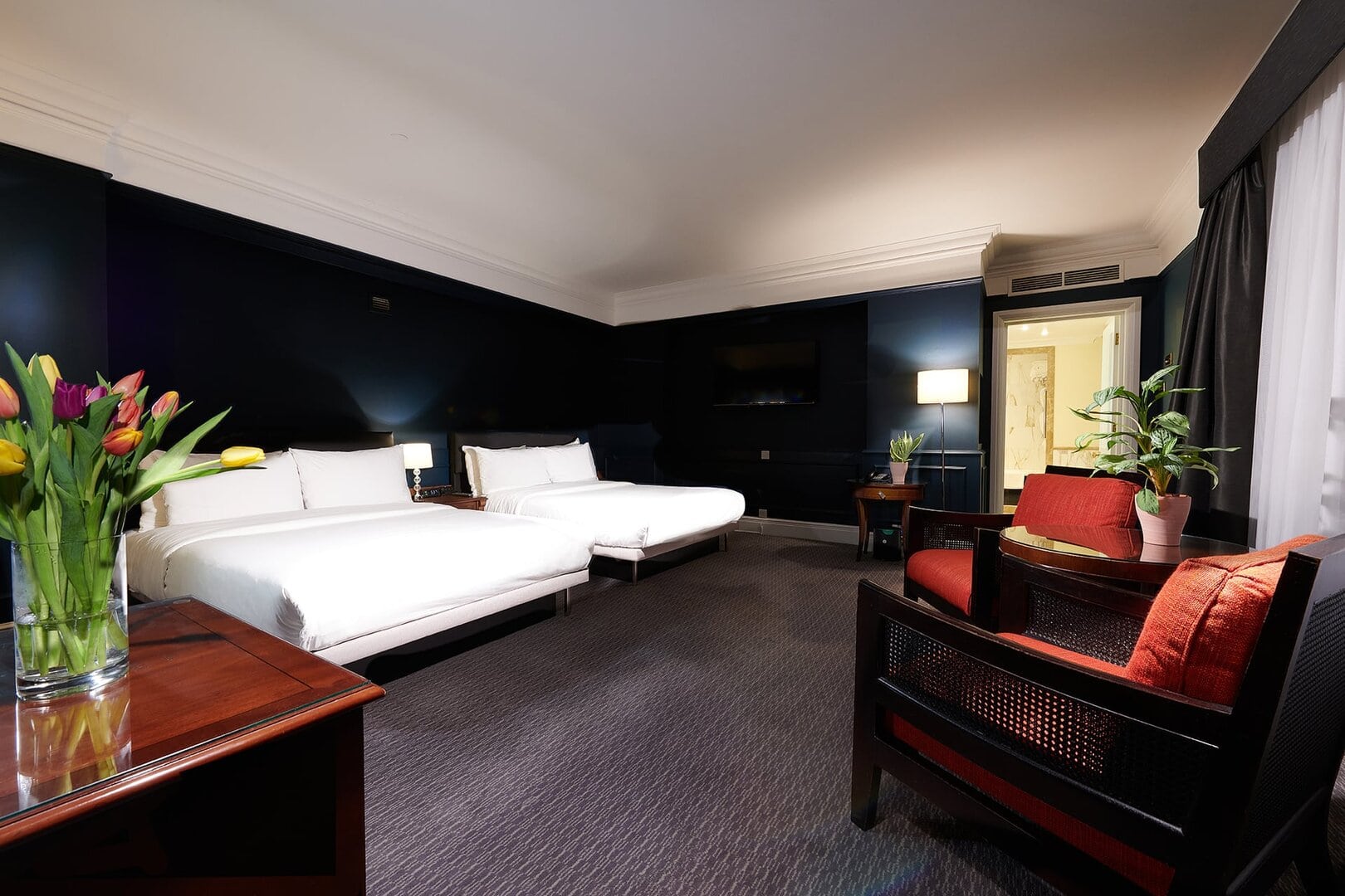 Hotels Articles - London celebrates the opening of The Dilly