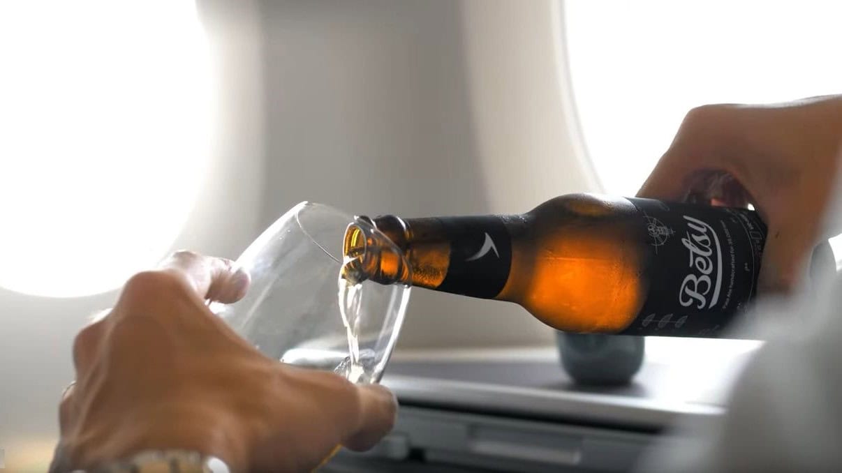 Airline review Beverages - Cathay Pacific - 4