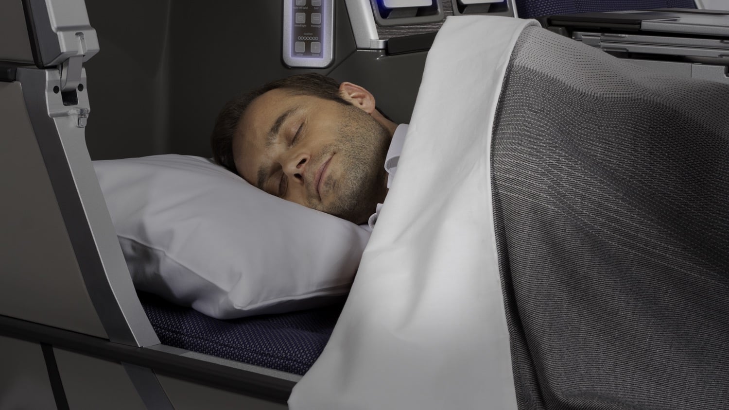 Airline review Cabin & Seat - Brussels Airlines - 8