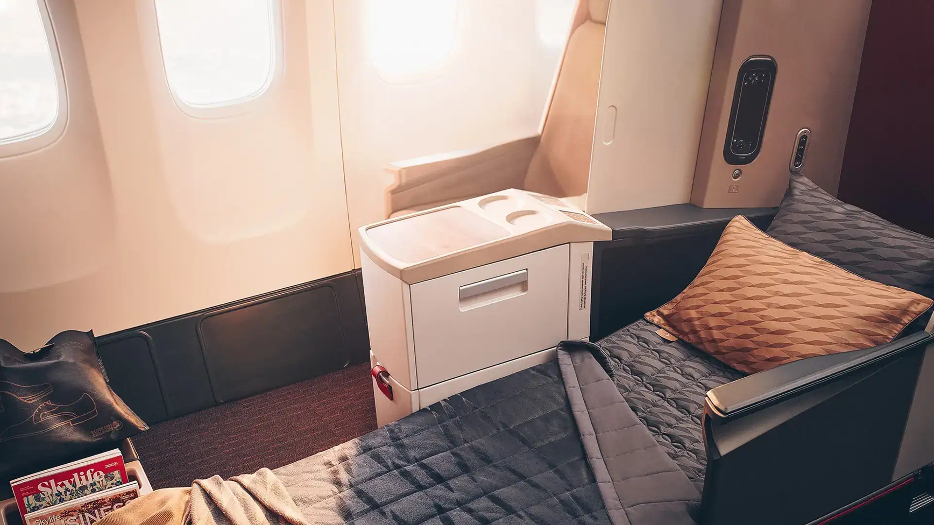 Turkish Airlines Boeing 787-9 Seat laid flat