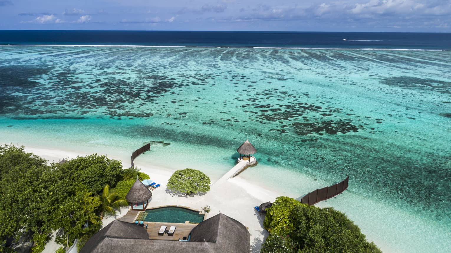 Hotel review Location' - Four Seasons Resort Maldives at Kuda Huraa - 4