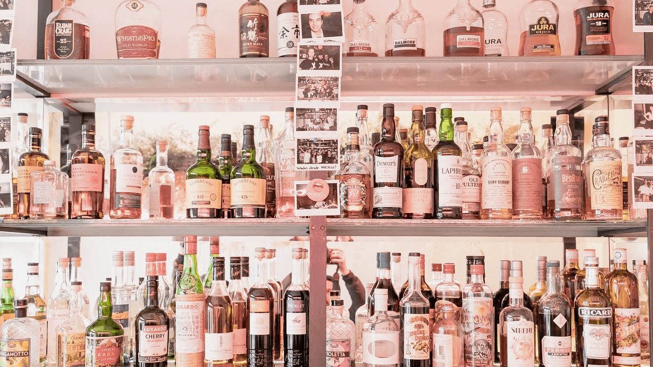 Pink lightning and a lot of beverages at Bisous.