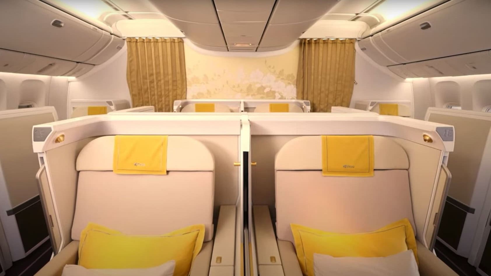 Airline review Cabin & Seat - Thai Airways - 3