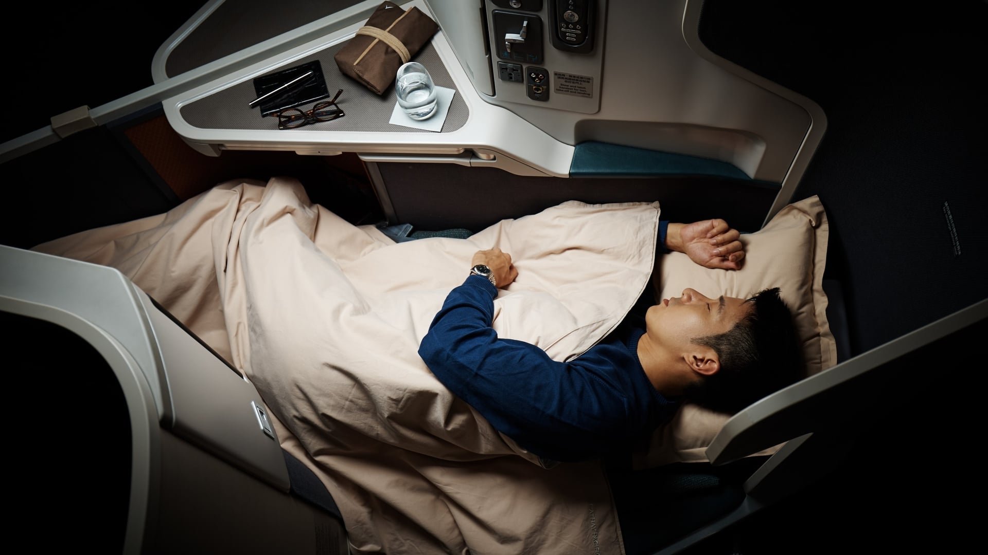 Airline review Cabin & Seat - Cathay Pacific - 6