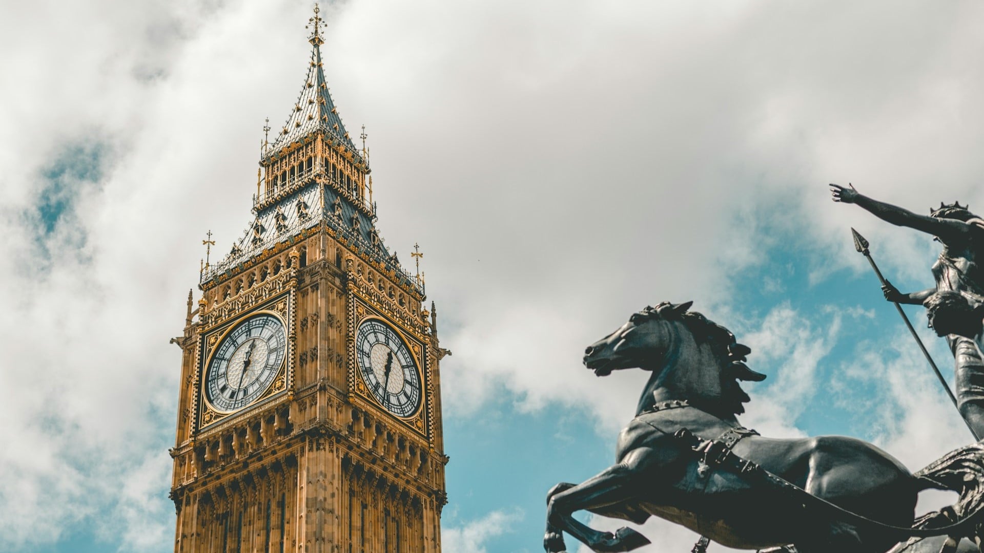 10 Best Hilton Hotels in London, England image