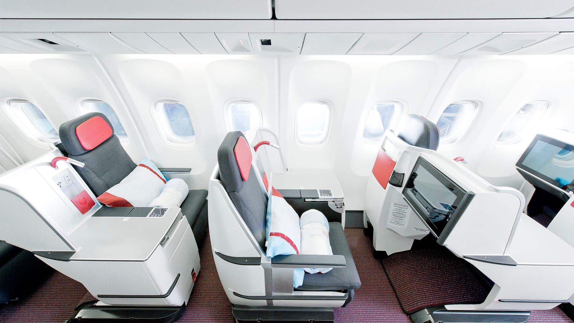 Airline review Cabin & Seat - Austrian Airlines - 1