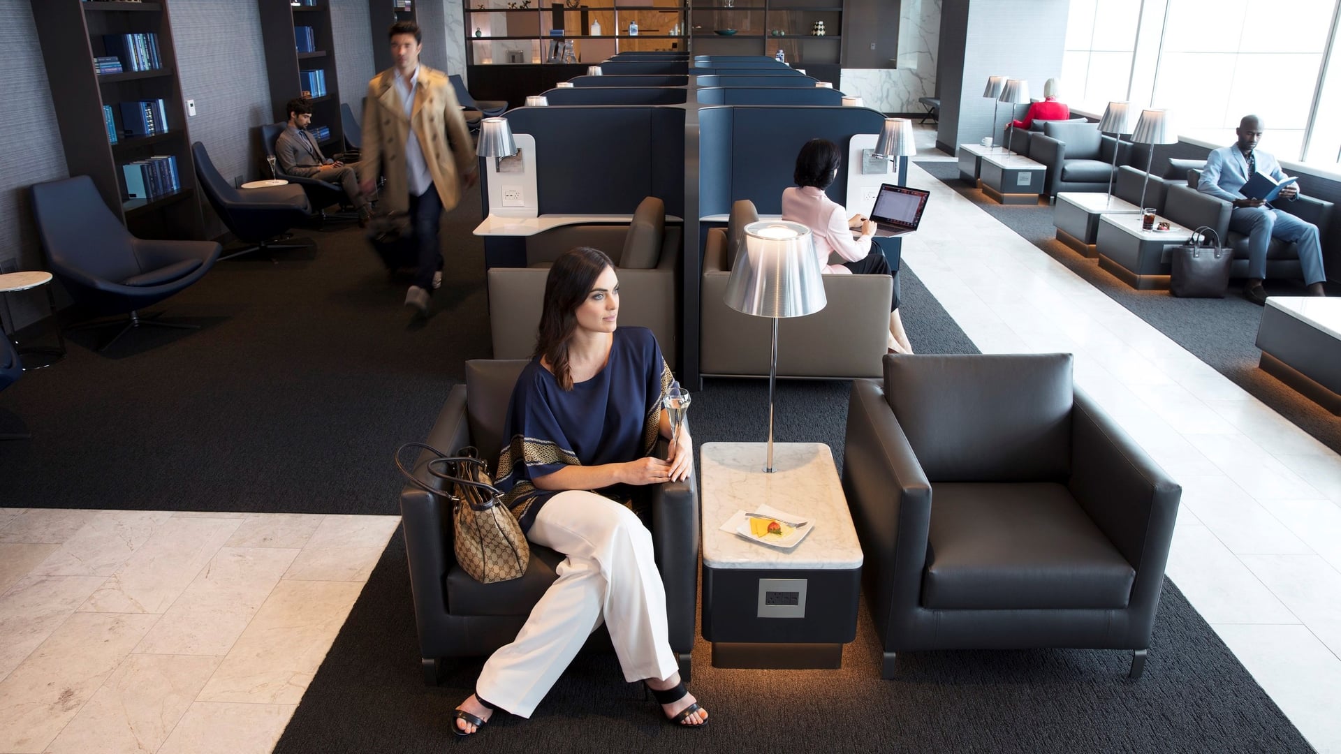 Airline review Airport experience - United Airlines - 0