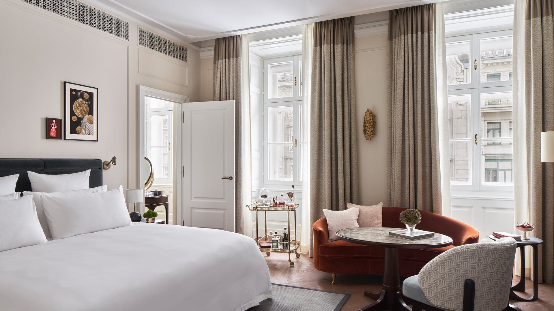 Rosewood_Vienna_Deluxe_Suite.jpg