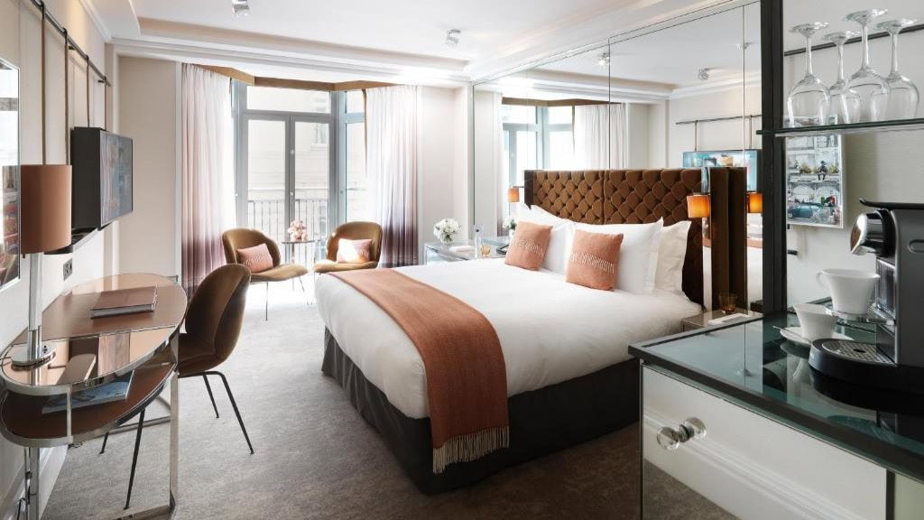 Hotel review Accommodation' - The Athenaeum Hotel & Residences  - 1