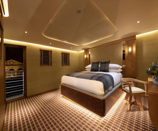 Fingal - A Luxury Floating Hotel - 10