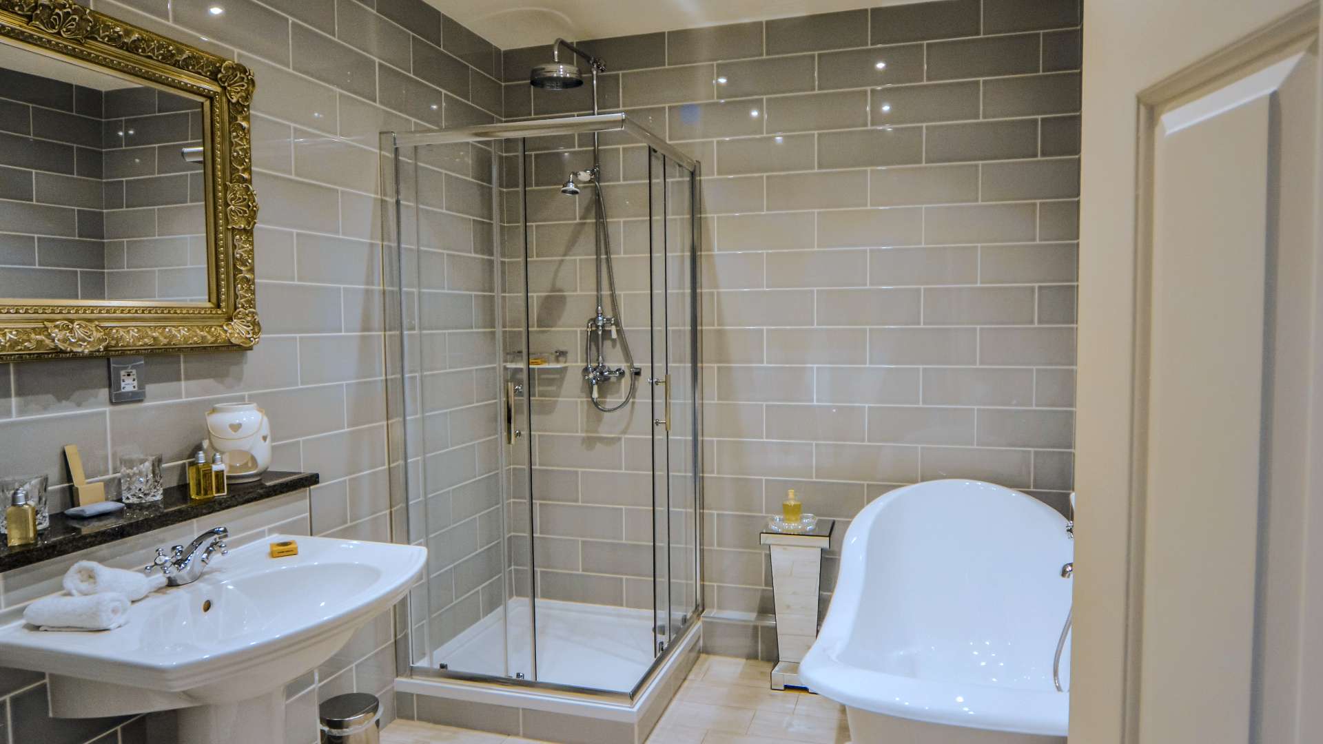 Hotel review Accommodation' - Palé Hall Hotel & Restaurant - 8