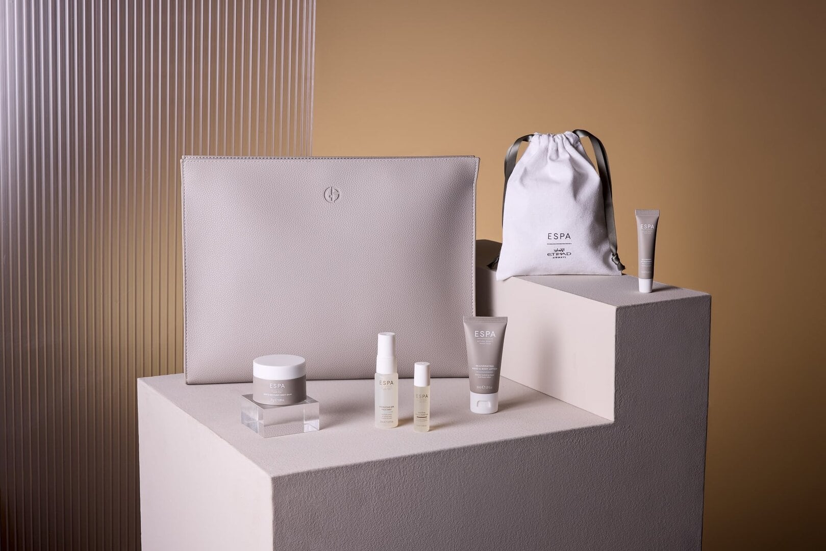 Airline review Amenities & Facilities - Etihad Airways - 1