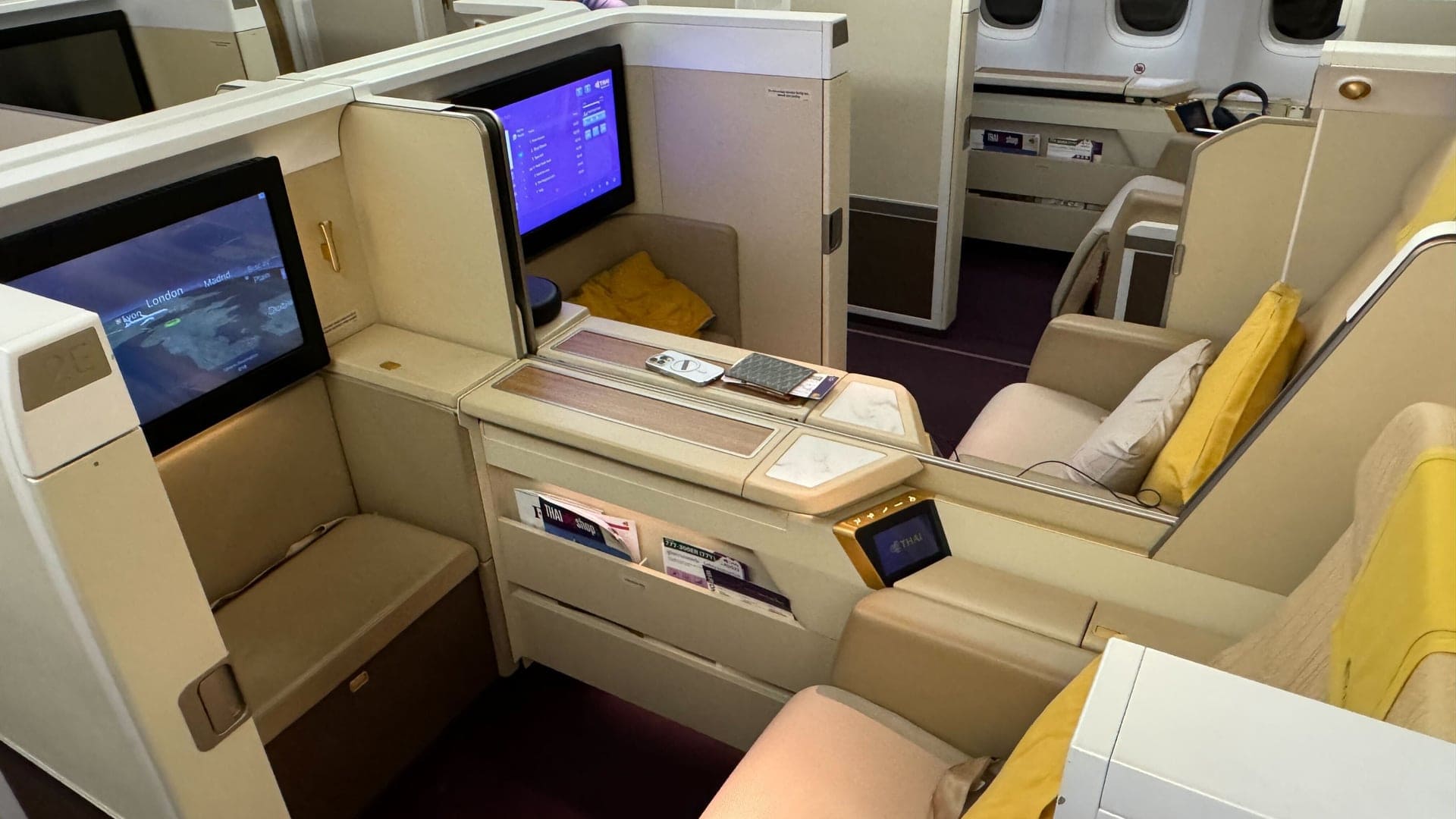 Airline review Cabin & Seat - Thai Airways - 0