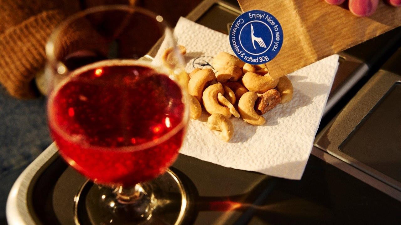 Airlines News - Lufthansa onboards bread & Lindt chocolate