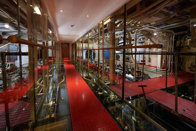 Fingal - A Luxury Floating Hotel - 11