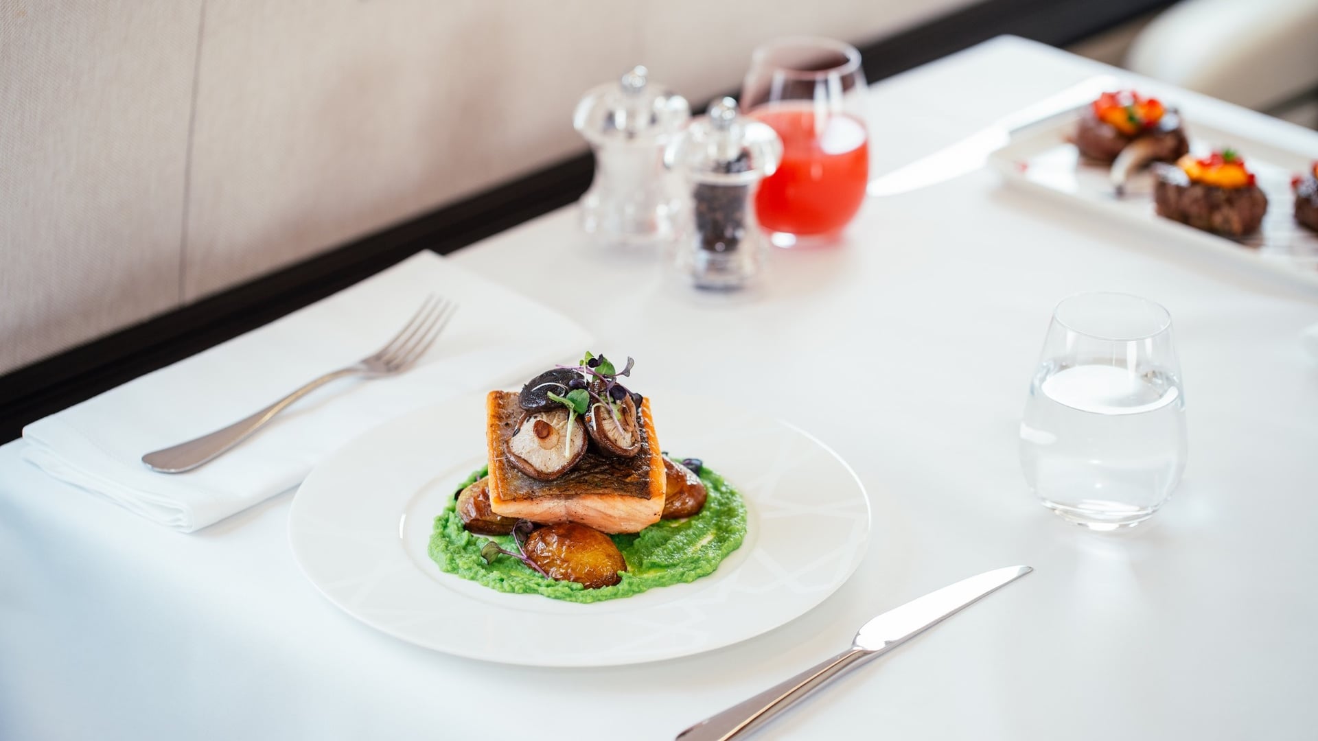 Airline review Cuisine - Qatar Airways - 1