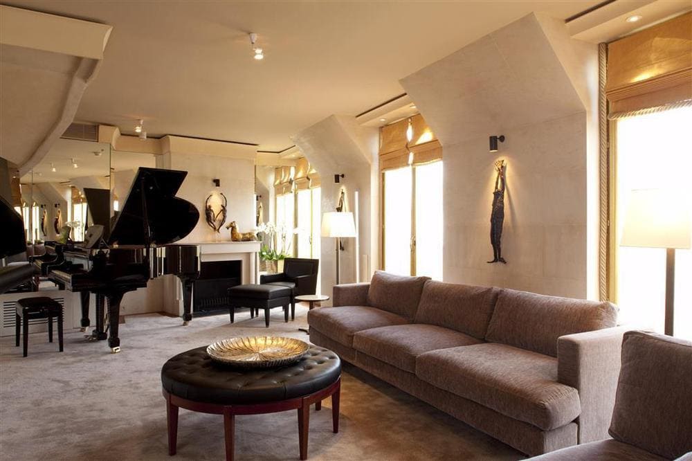 Ultra-Luxurious Hotel Rooms You Won’t Want To Leave - 1