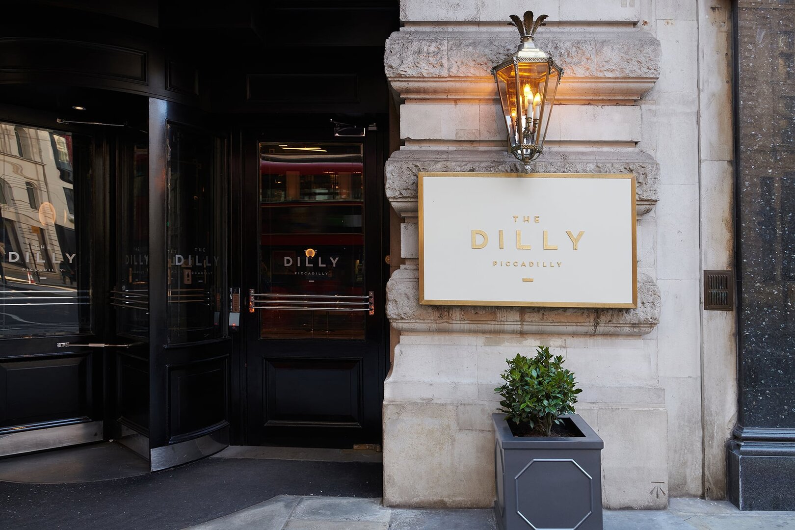 Hotels Articles - London celebrates the opening of The Dilly