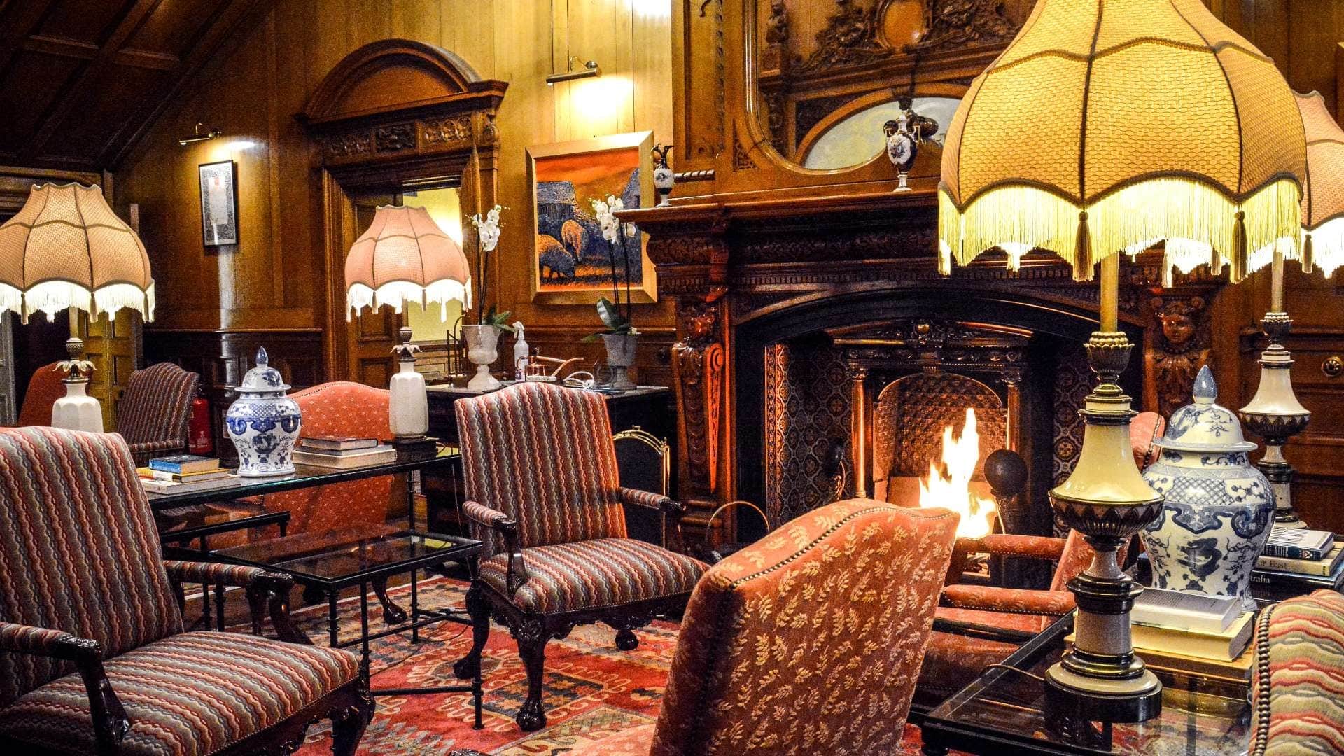 Hotel review Restaurants & Bars' - Palé Hall Hotel & Restaurant - 0