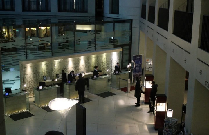 Radisson Blu Hotel Berlin - A stunning hotel with the world's largest cylindrical aquarium - General information and Location - 2