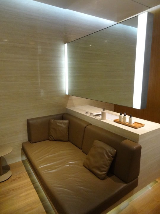 Review: Cathay Pacific lounges, Hong Kong - 3