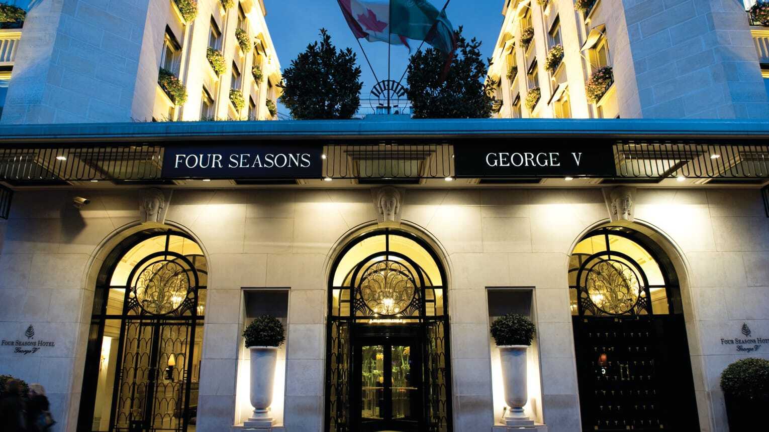 Main entrance of four seasons hotel george v paris 