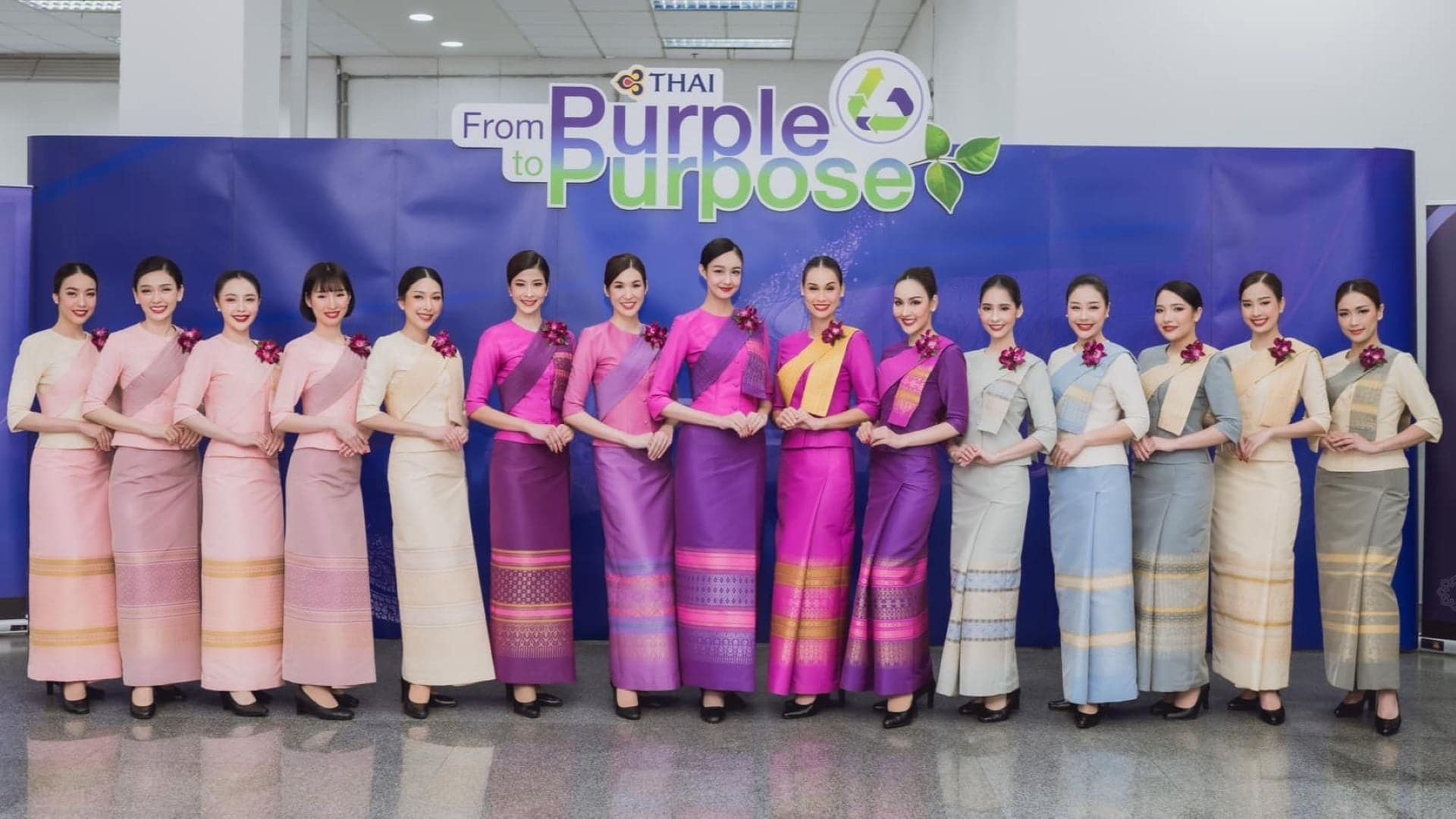 Thai Airways catwalks its new uniforms