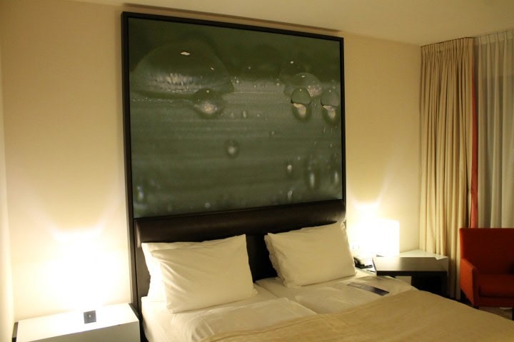 Radisson Blu Hotel Berlin - A stunning hotel with the world's largest cylindrical aquarium - The room - 1