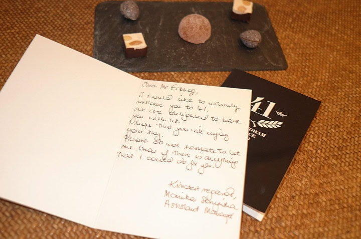 Intimate Hotel 41, is this London's best luxury hotel? - between Knightsbridge and Mayfair, sits Hotel 41, a super small hotel that Tripadvisor rates ​​as the best of all 5-star luxury hotels in London. We were skeptical. A top hotel which the BusinessClass editorial staff had never heard of? Surely not we thought, as we have frequented almost all of London's best hotels. Curiosity took over and we decided to investigate further. - 5