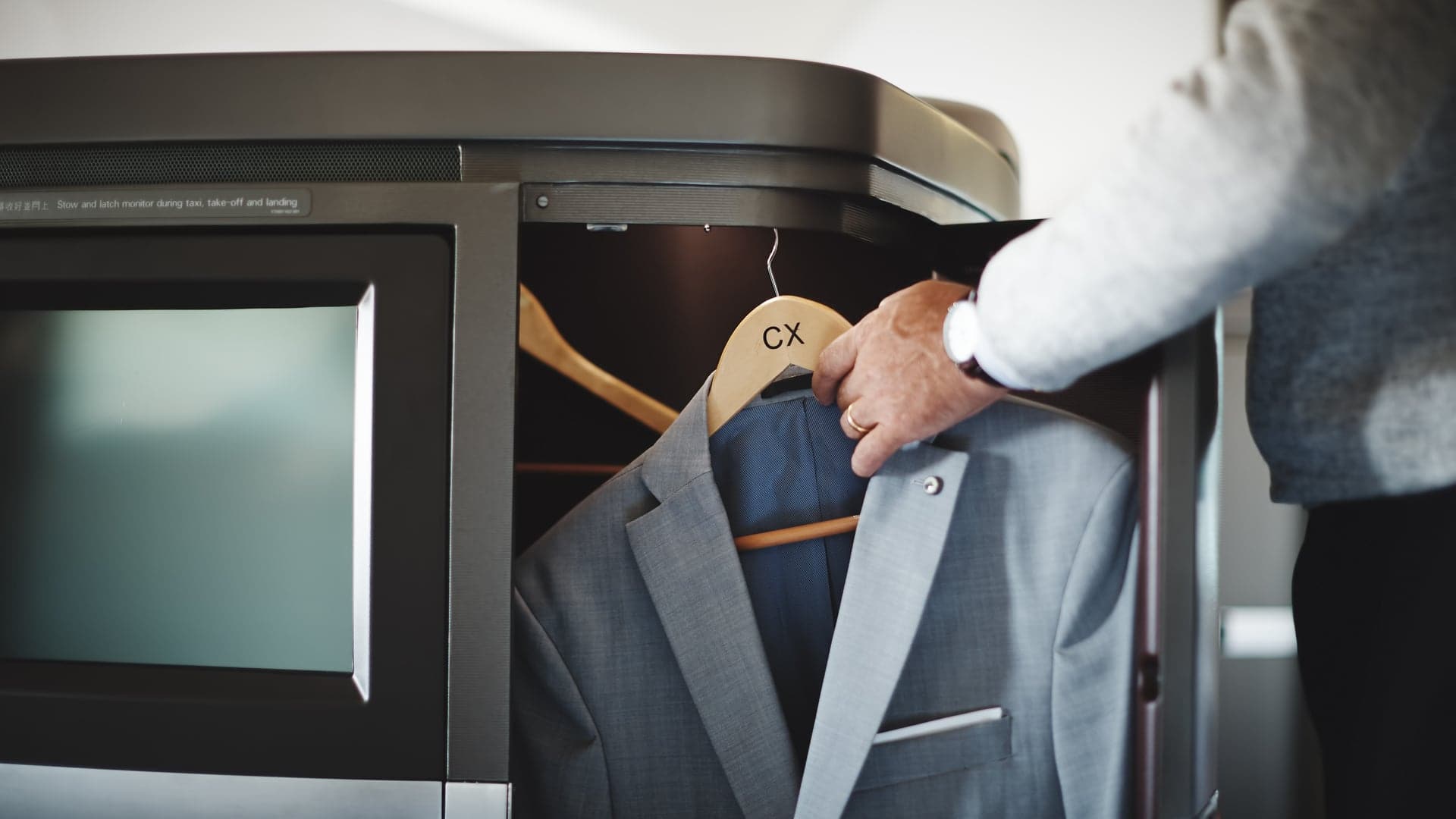 Airline review Cabin & Seat - Cathay Pacific - 5