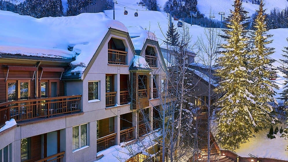 Hotels Toplists - 8 Best Luxury Ski Resorts in the World