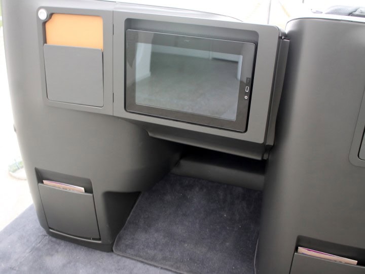 Review: SAS new business class seat - Fully flat with direct access to the aisle for all - 2