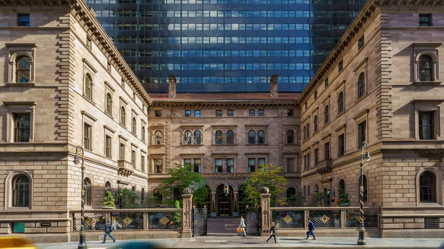 Main entrance of lotte new york palace 