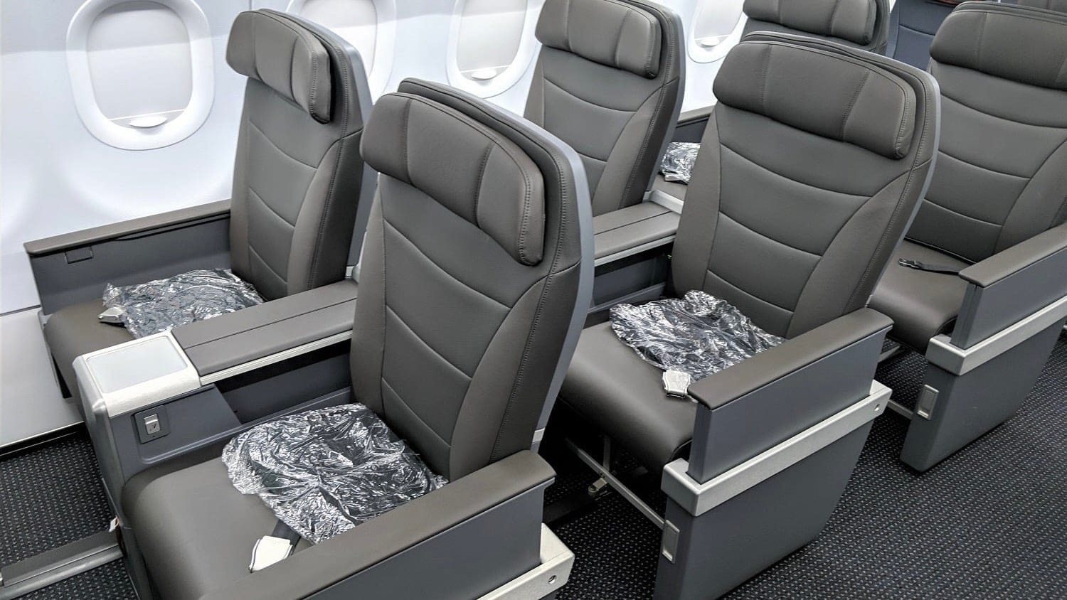 Airline review Short- & Medium-haul - American Airlines - 1