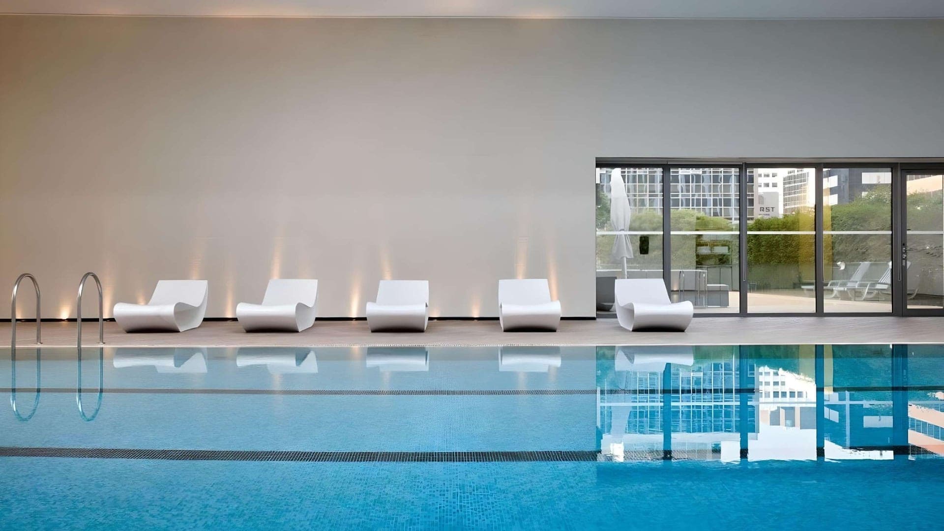 Pool at lotte hotel seoul