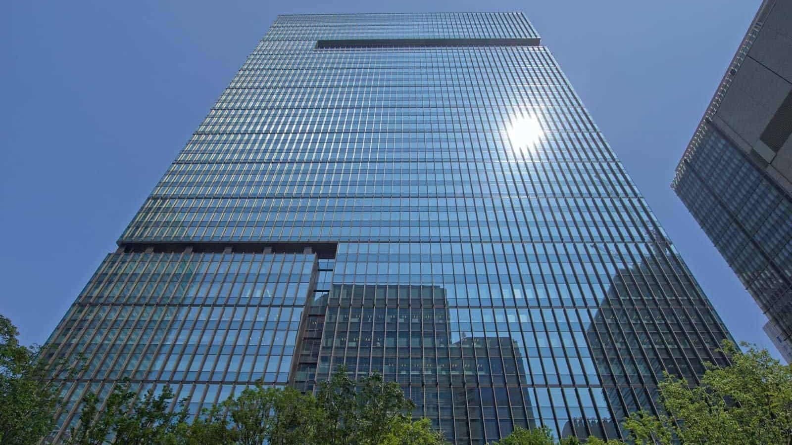 Frog perspective of Aman hotel Tokyo, large glass biulding 