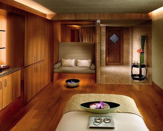 Hotel review About' - Mandarin Oriental Hong Kong - 3