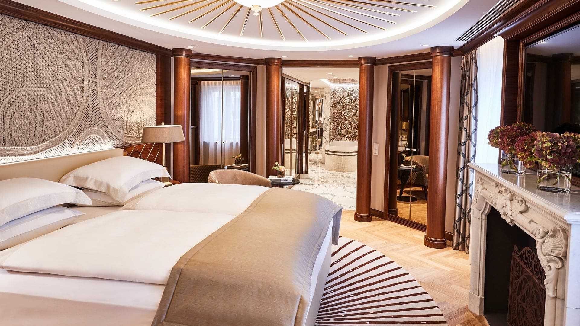 a room at Hotel Vier Jahreszeiten Kempinski Munich 