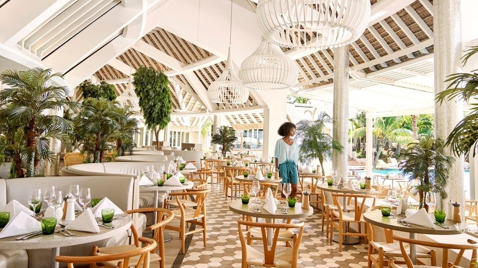 Hotel review Restaurants & Bars' - LUX* Grand Gaube - 1