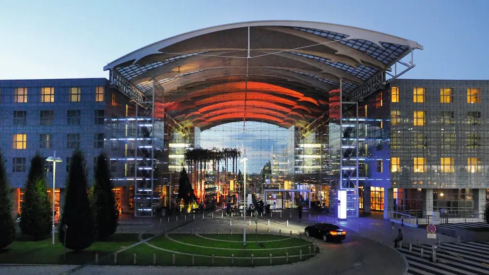 Hotels Toplists - 12 Best Airport Hotels