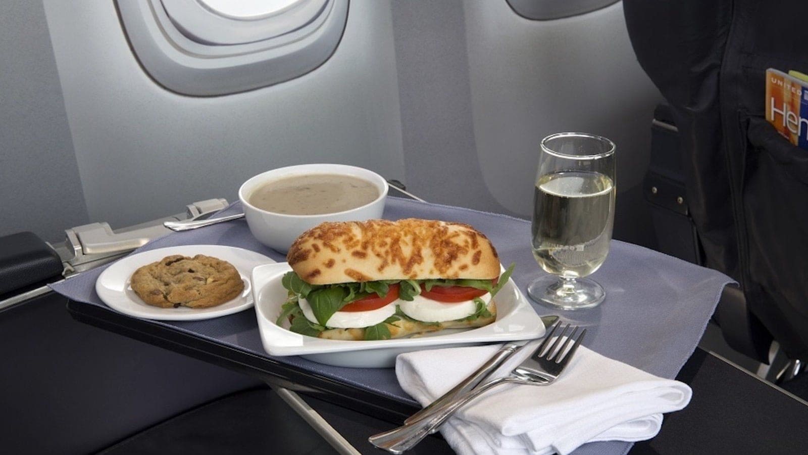 Airline review Short- & Medium-haul - United Airlines - 4