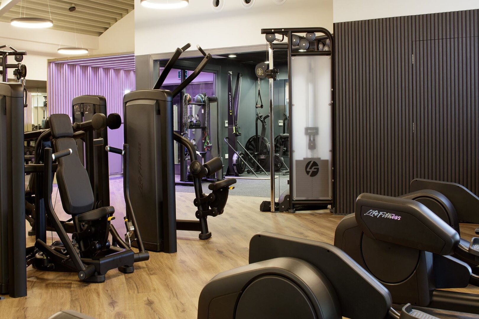 Hotel review Service & Facilities' - Foxhills Club & Resort - 5