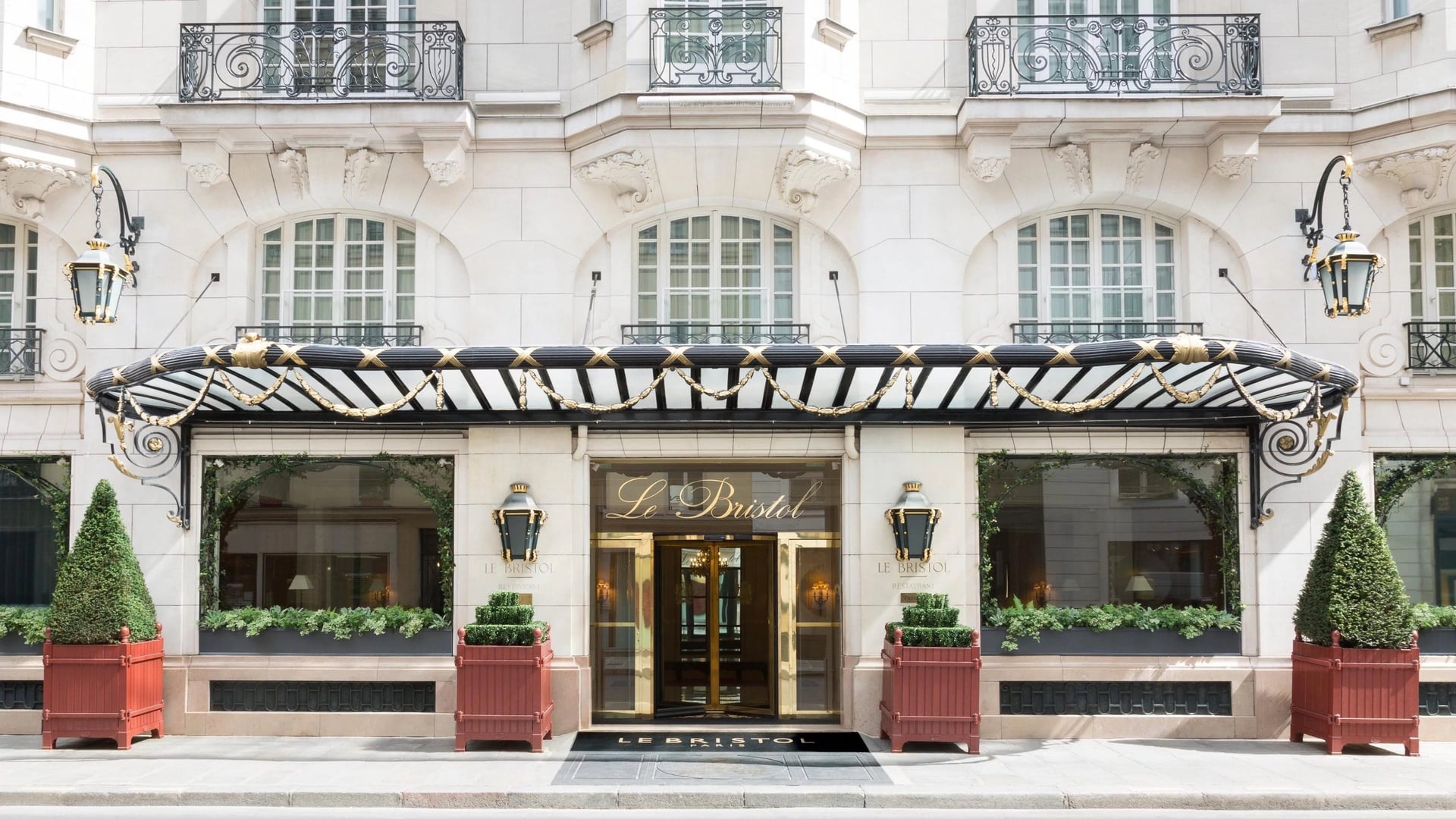 Outside of le bristol hotel paris 
