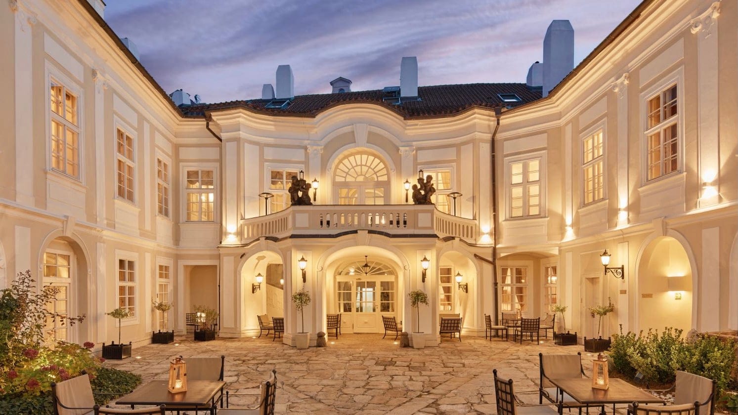 dining area at Pashtuv Palace
